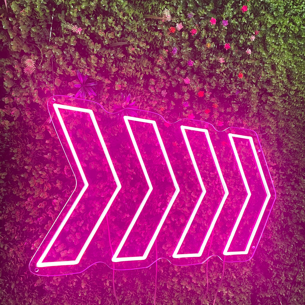 Gradient Flashing Arrow Neon Sign – Eye-Catching LED Directional Light for Bars, Shops & Events