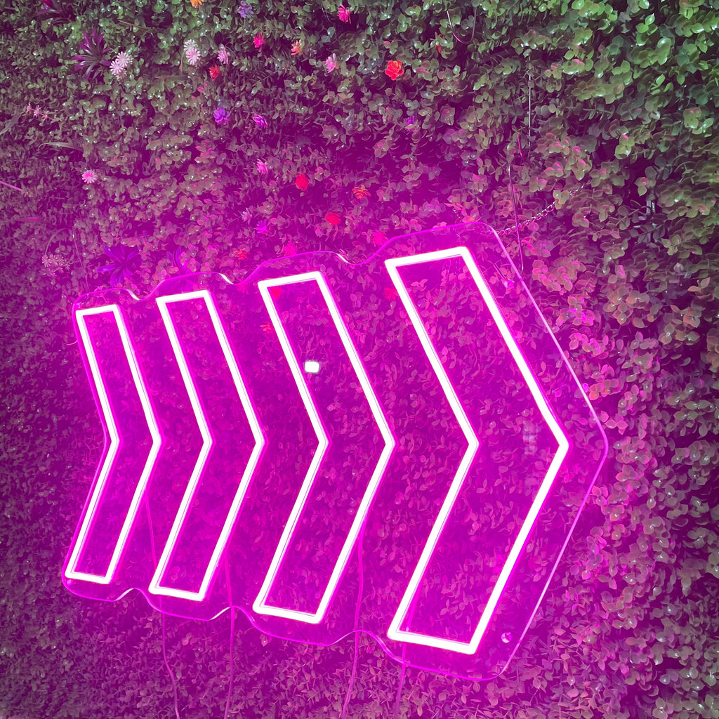 Gradient Flashing Arrow Neon Sign – Eye-Catching LED Directional Light for Bars, Shops & Events