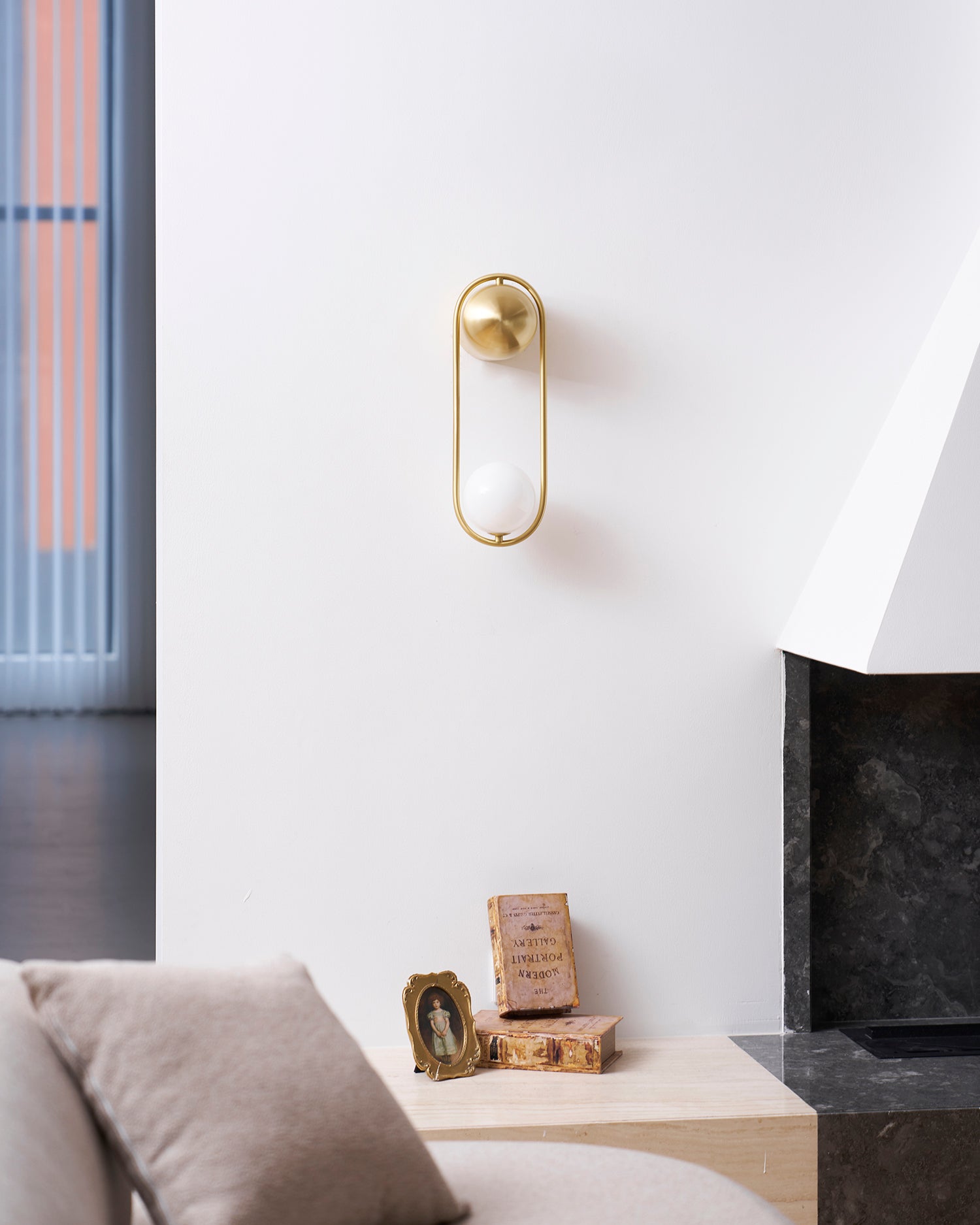 Alaynia Globe Wall Lamp