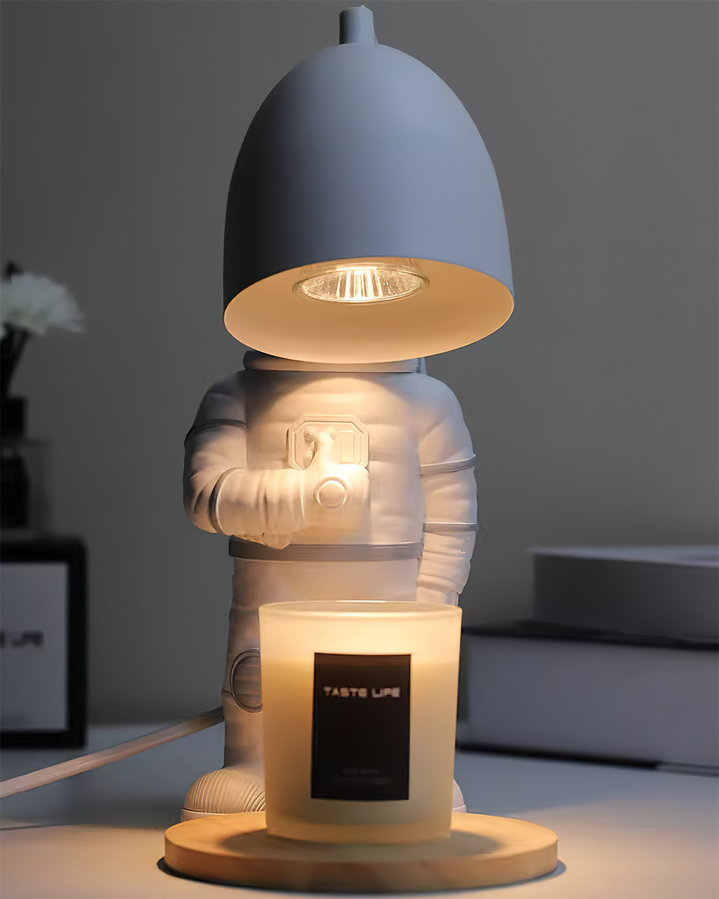 Astronaut Candle Warmer Lamp