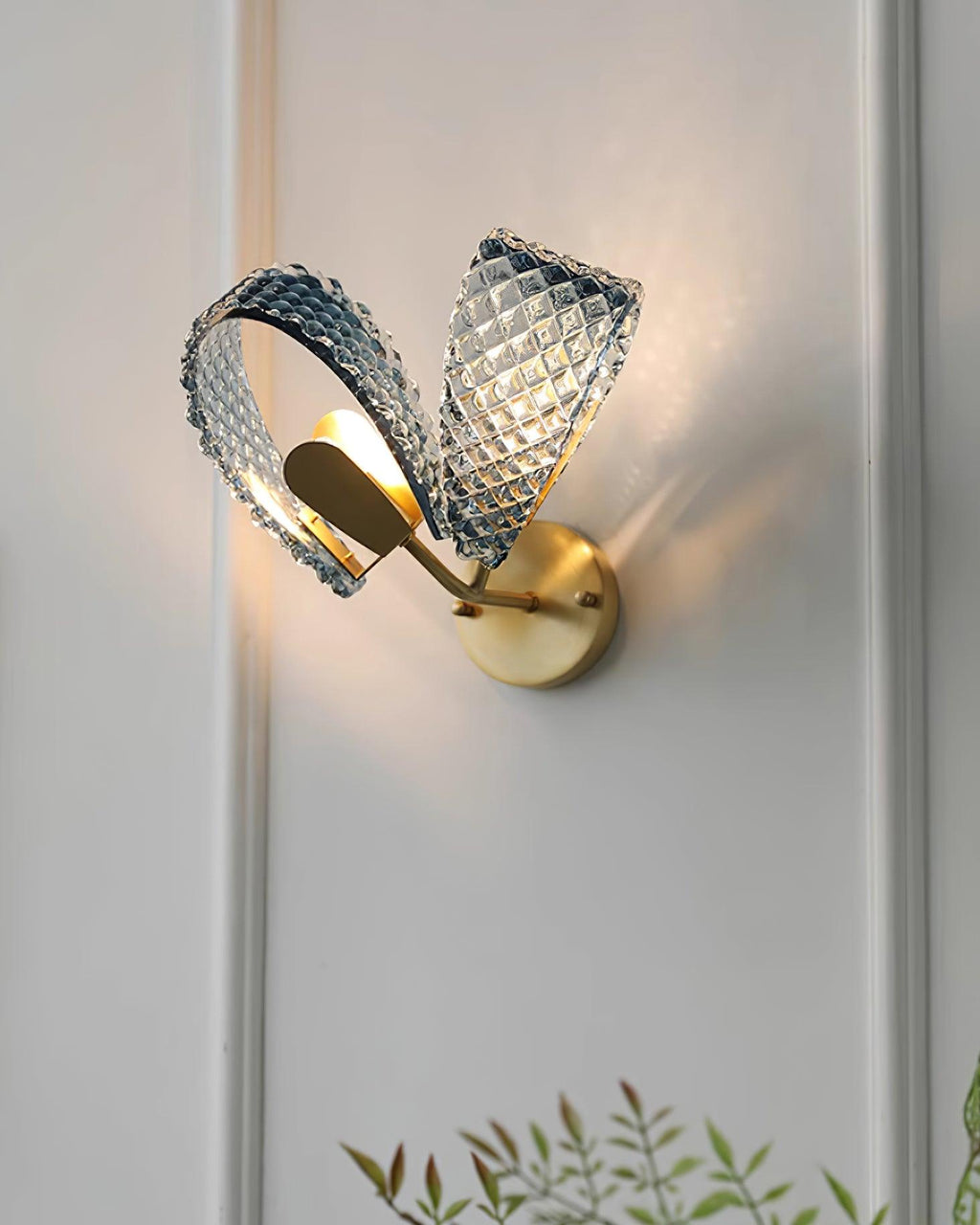 Blue Ribbon Wall Lamp