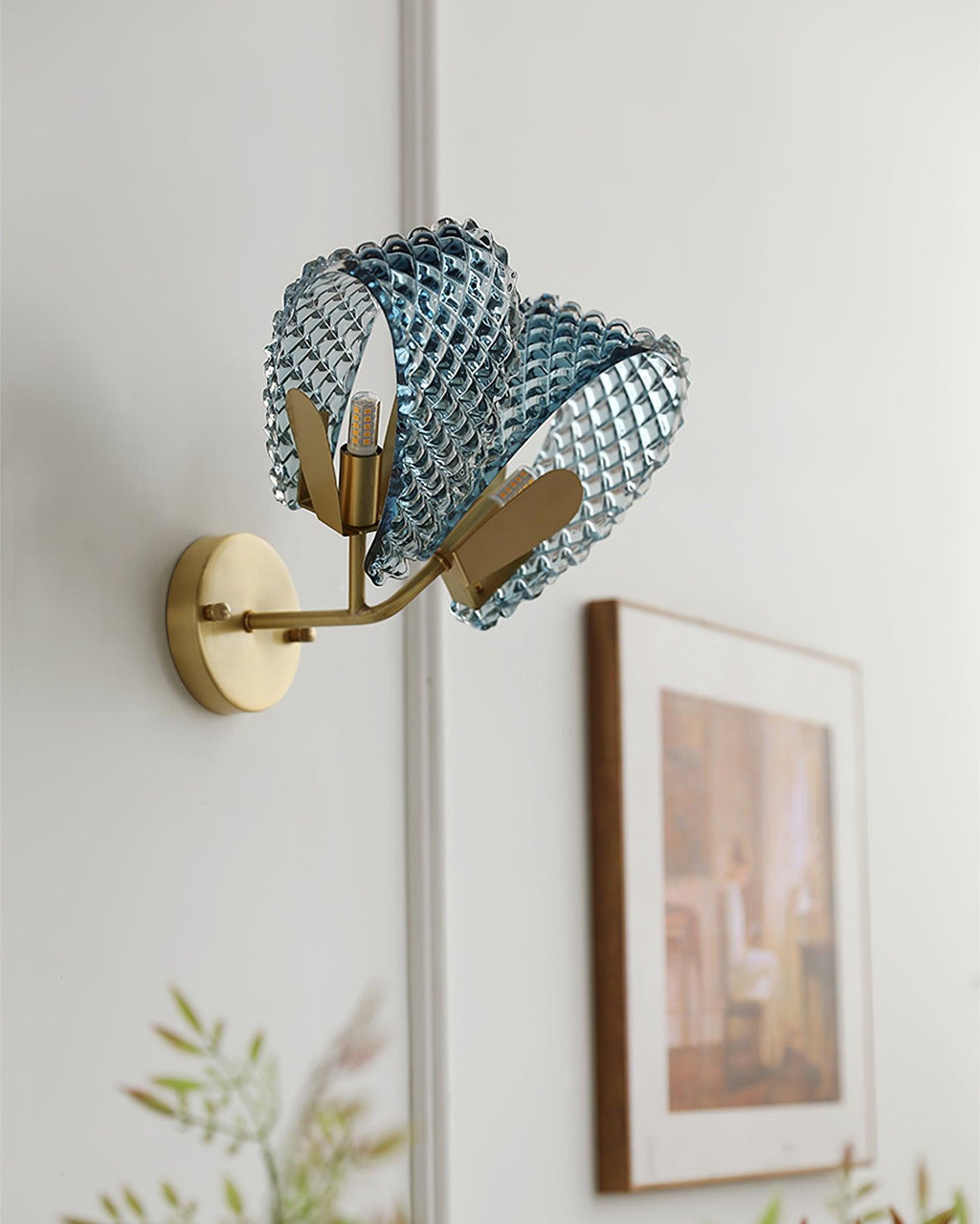 Blue Ribbon Wall Lamp
