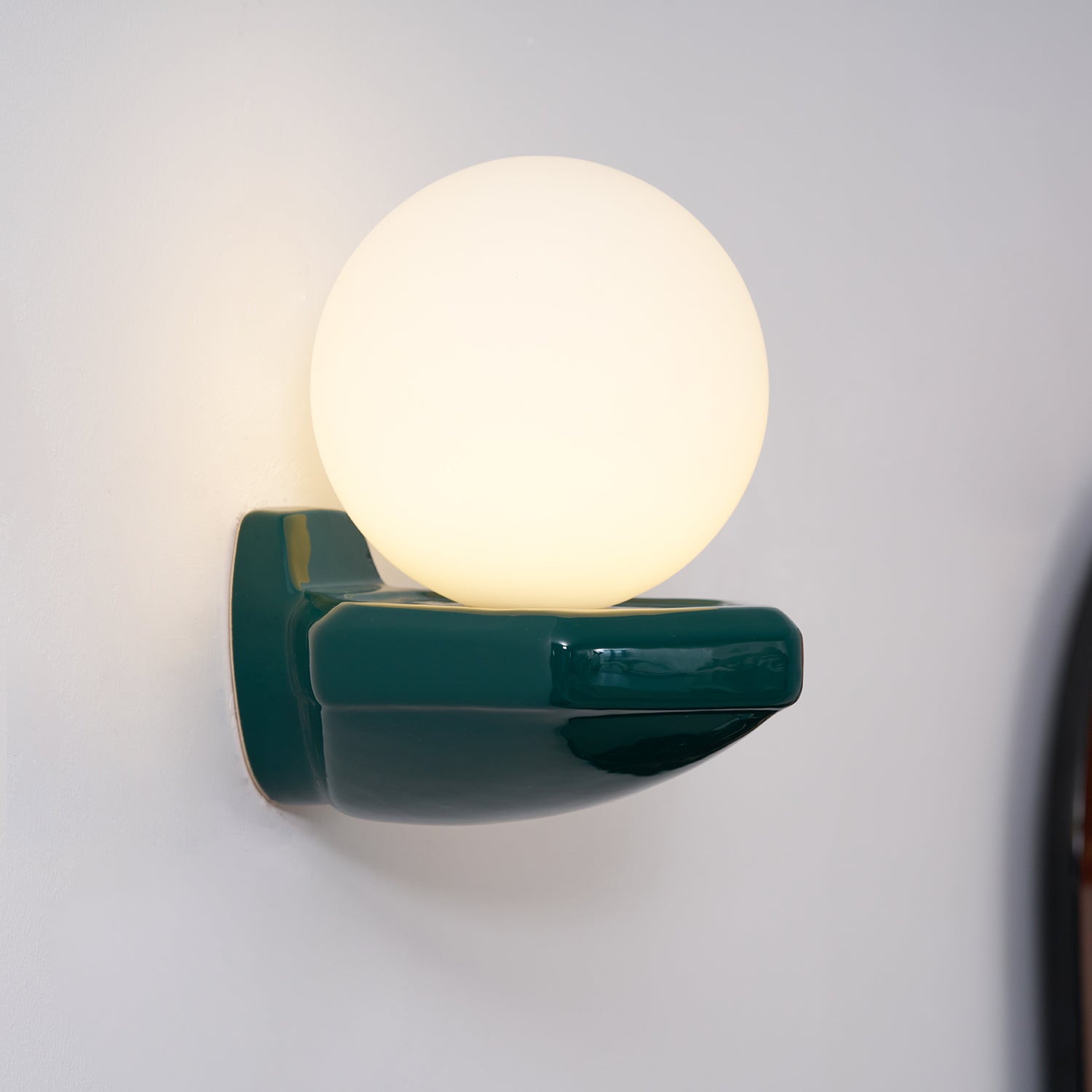 Bluora Wall Lamp