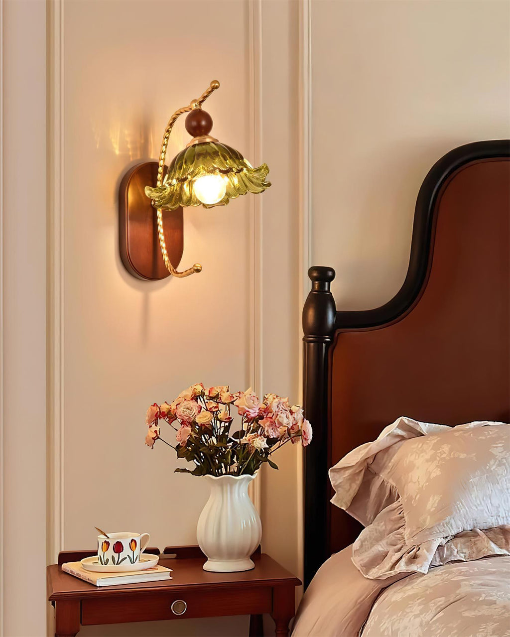 Calyx Wall Lamp