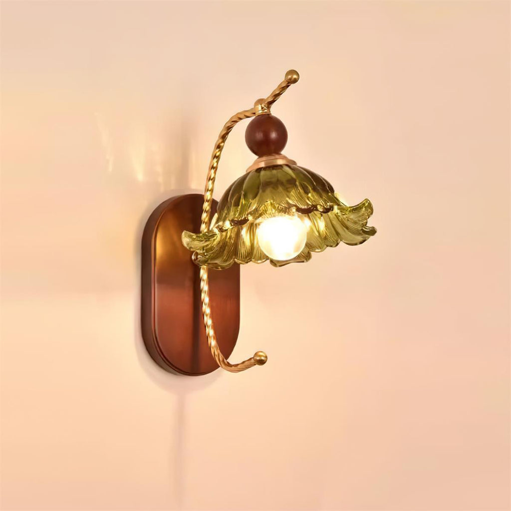 Calyx Wall Lamp