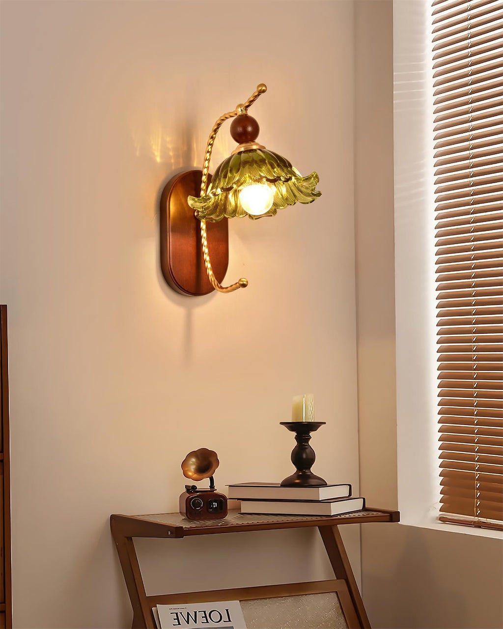 Calyx Wall Lamp