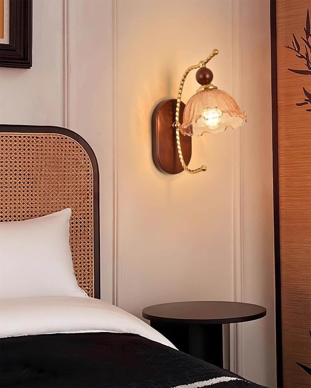 Calyx Wall Lamp