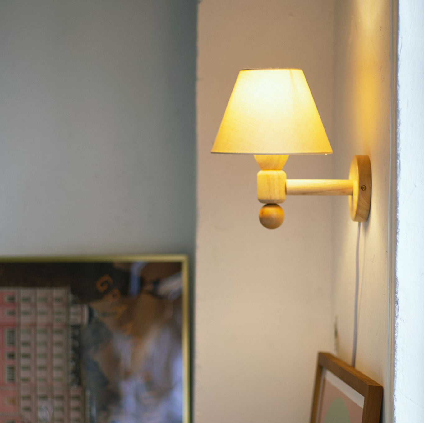 Contrast Wall Lamp