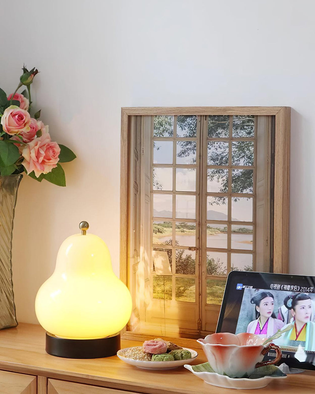 Cute Pear Table Lamp  (built-in battery)