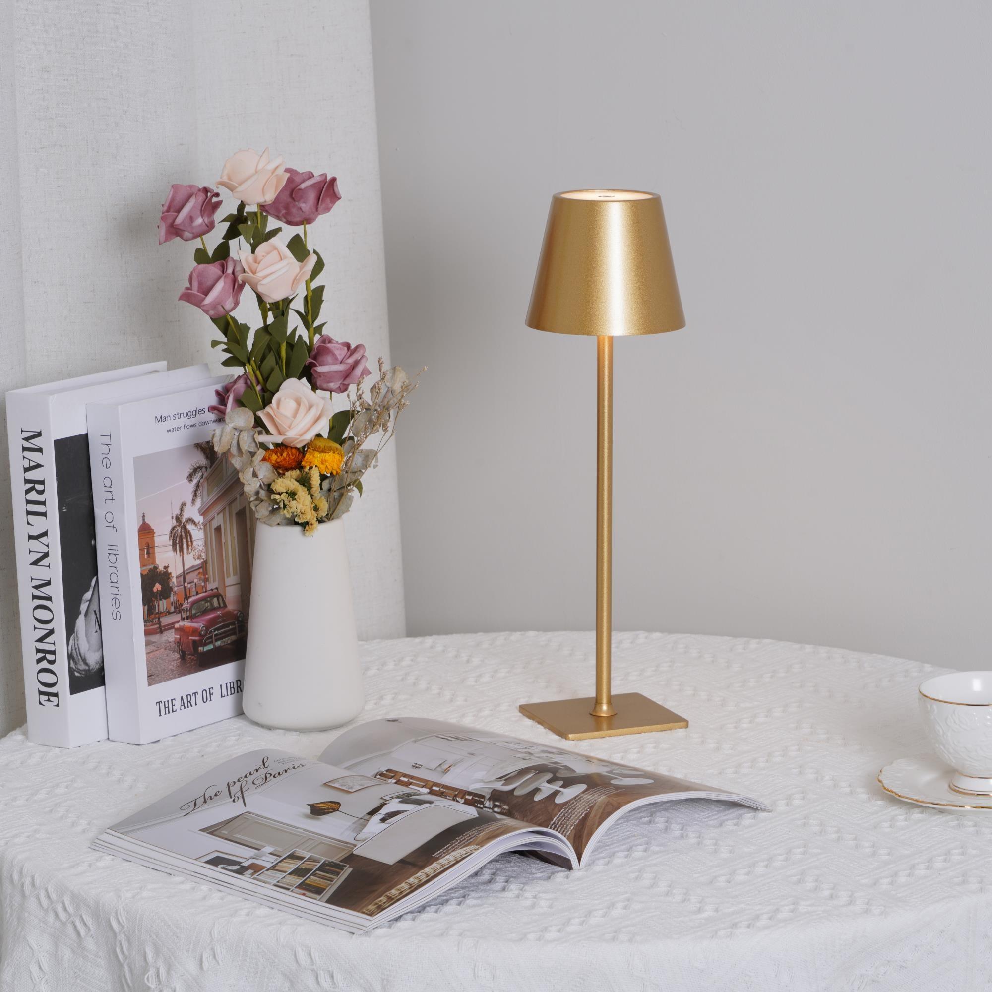 Doku Table Lamp