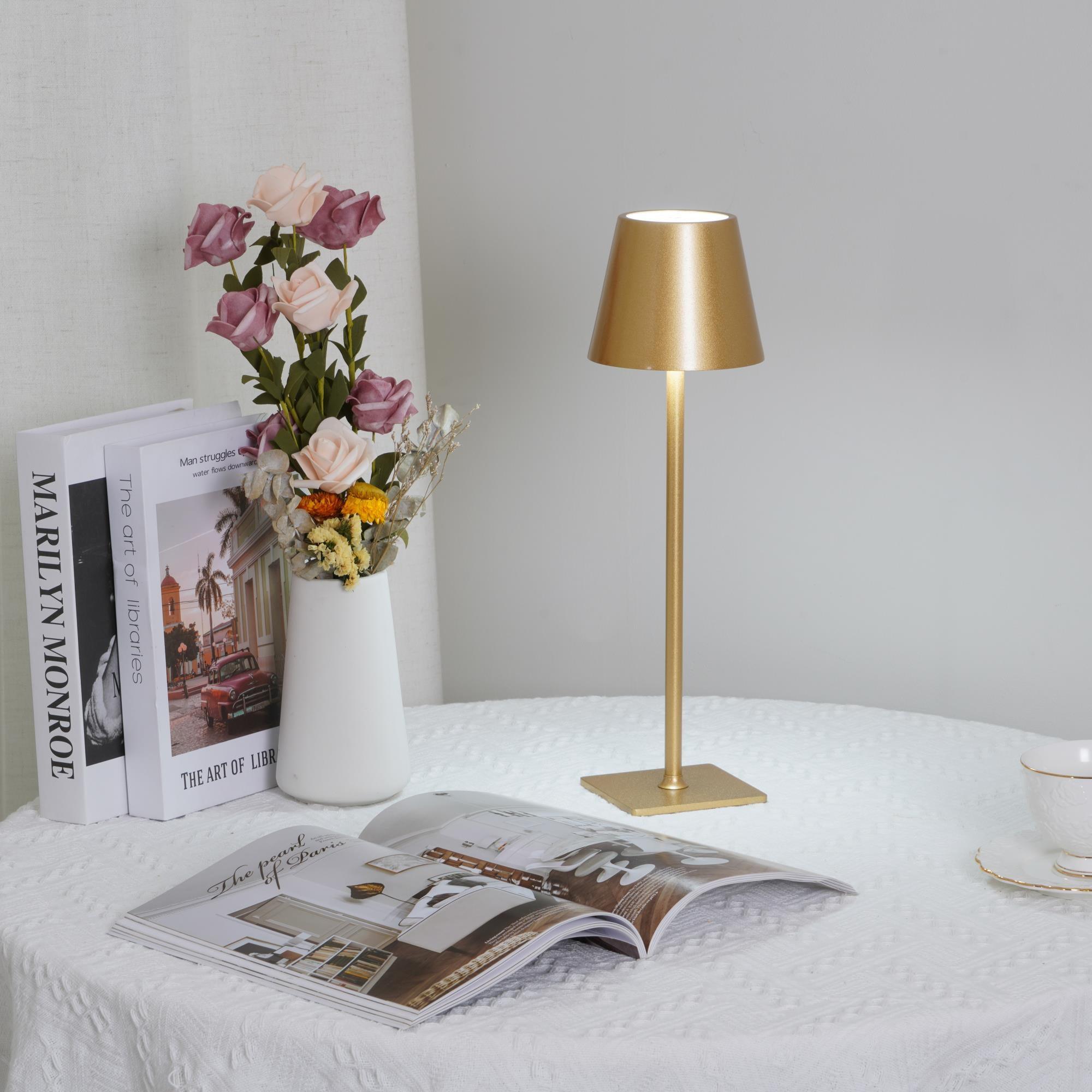 Doku Table Lamp