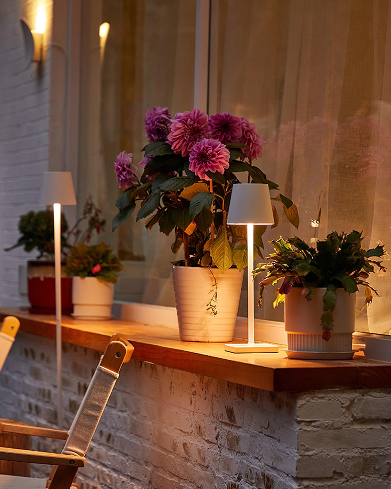 Doku Table Lamp