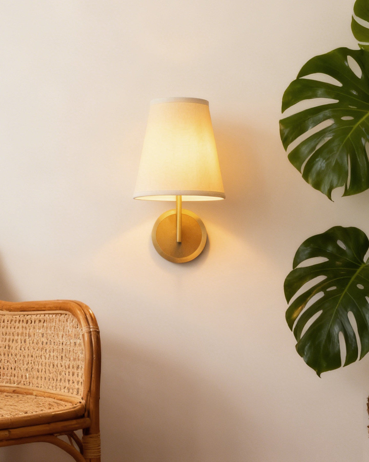 Ethereal Wall Lamp