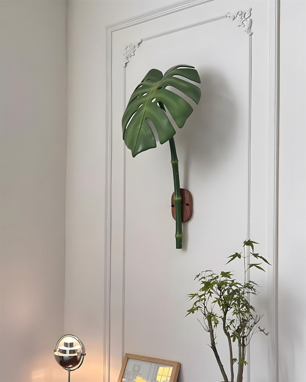 Folium Wall Lamp