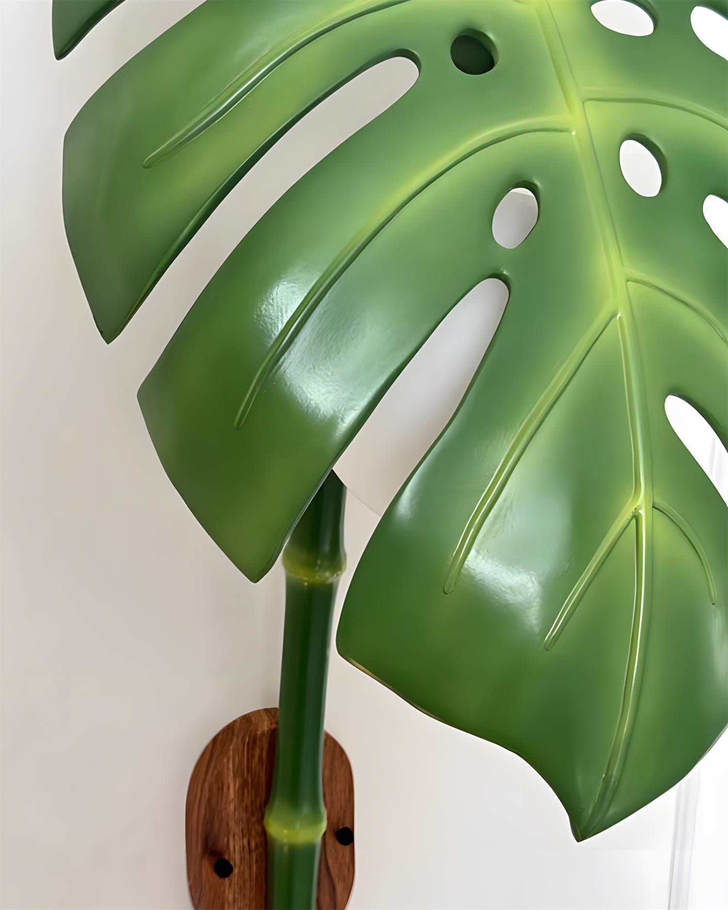 Folium Wall Lamp