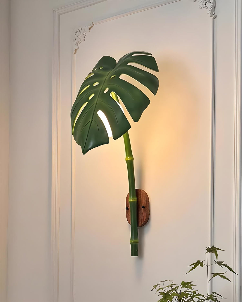Folium Wall Lamp