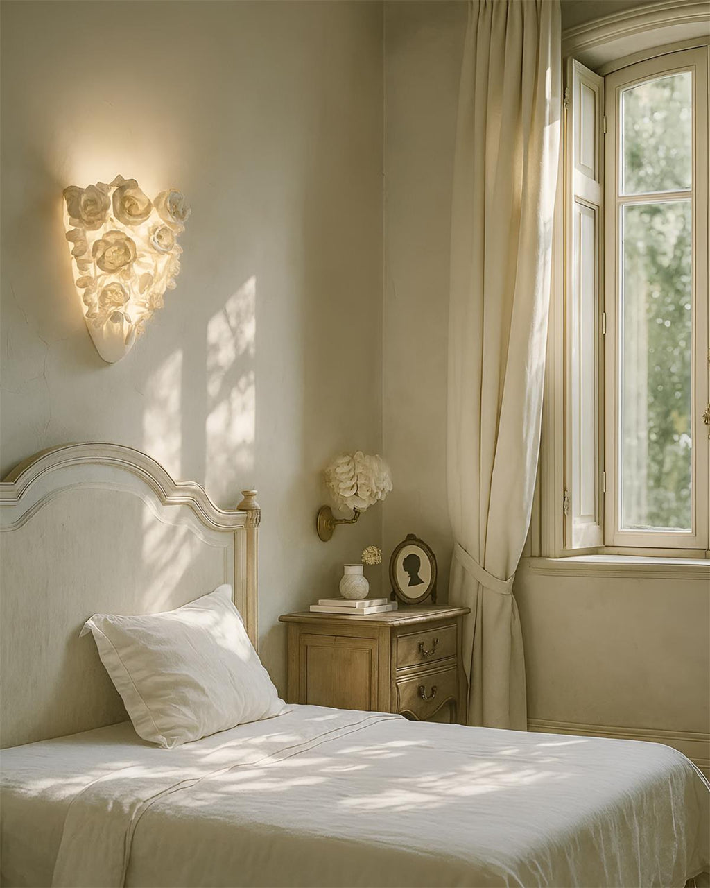 Gardenia Wall Lamp