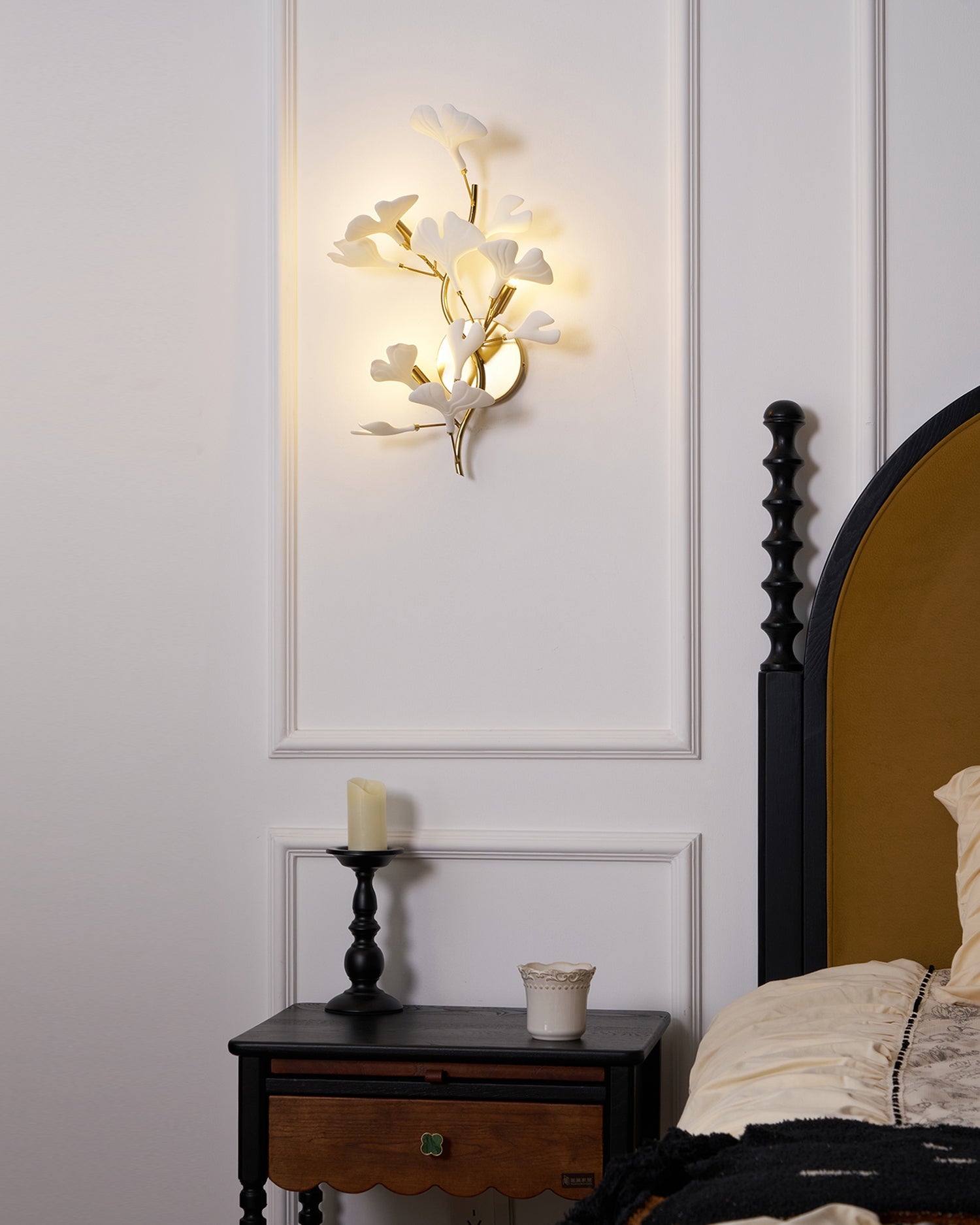 Gingko Sonia Wall Lamp