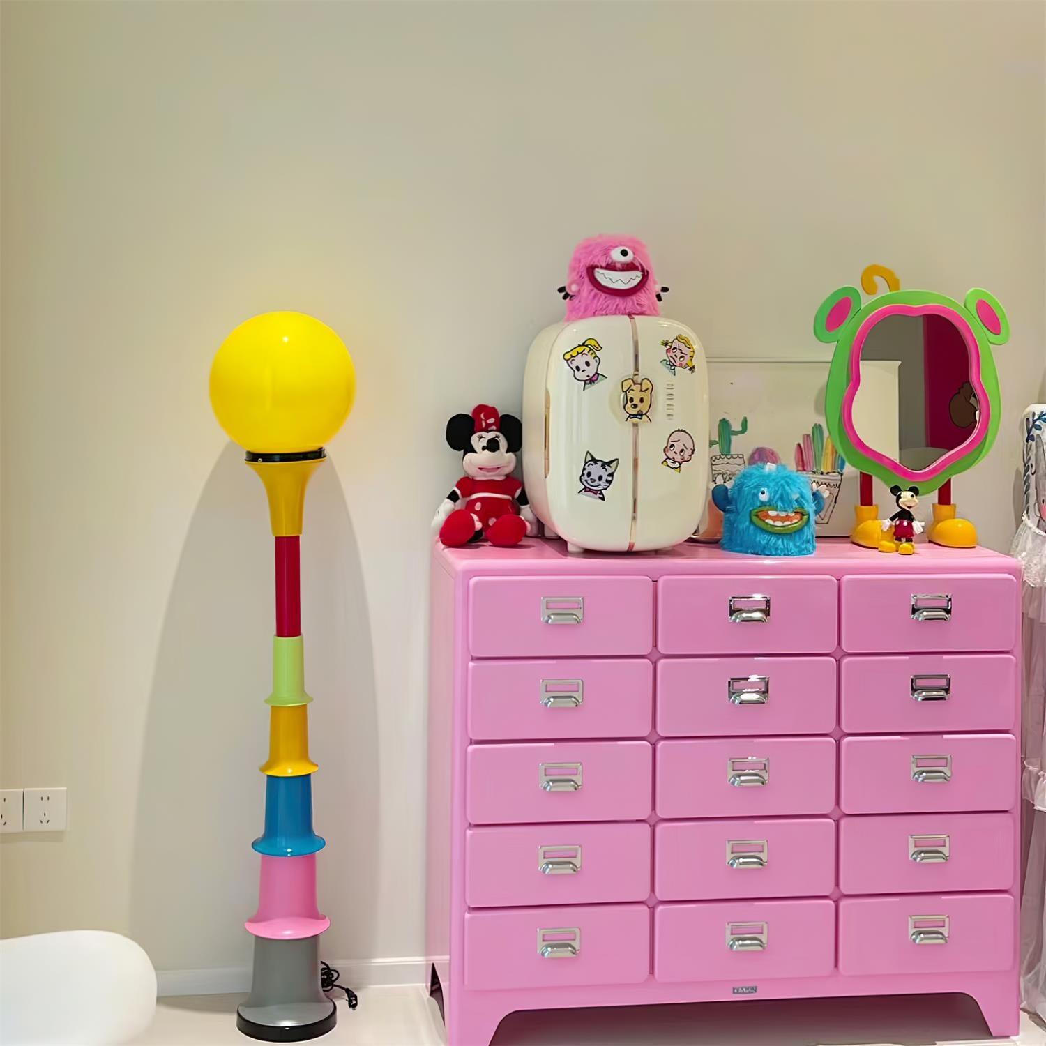 Grande Floor Lamp