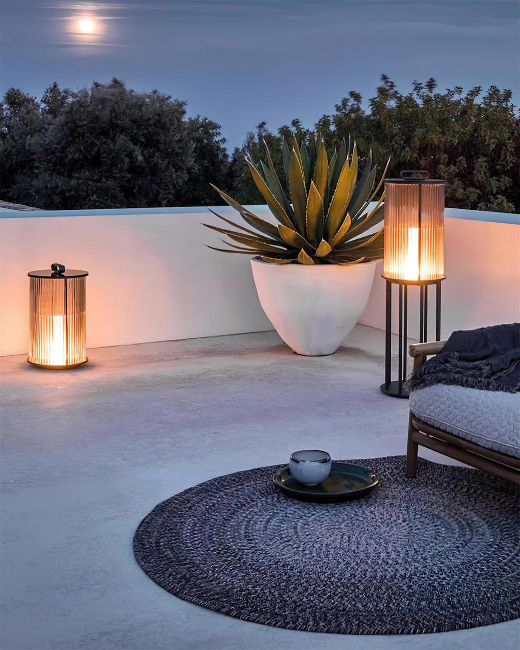 Greta Outdoor Lamp