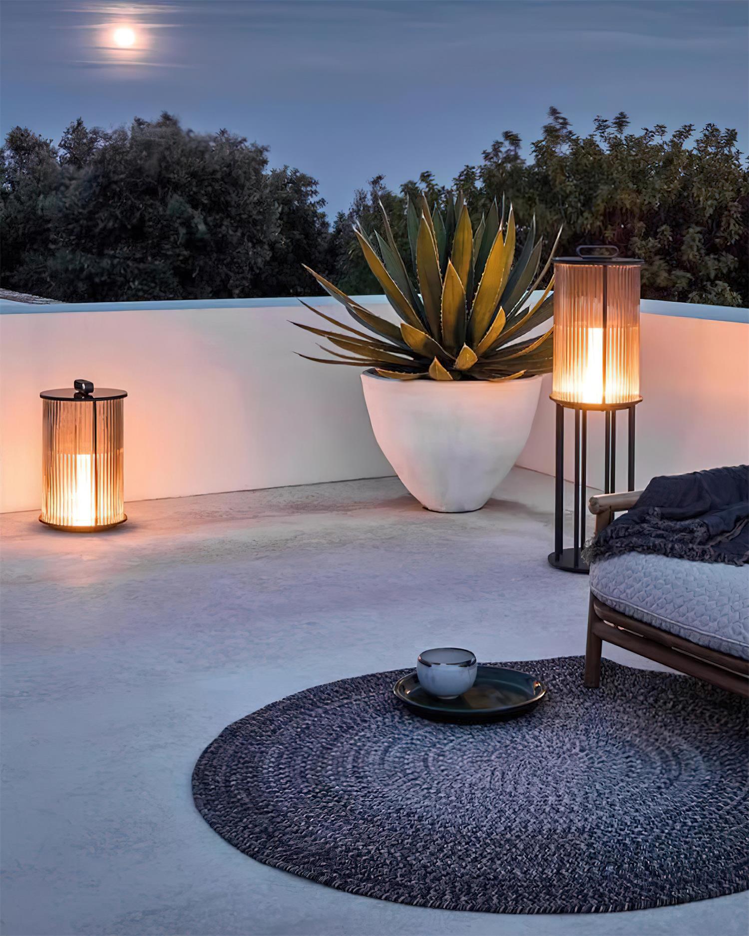 Greta Outdoor Lamp