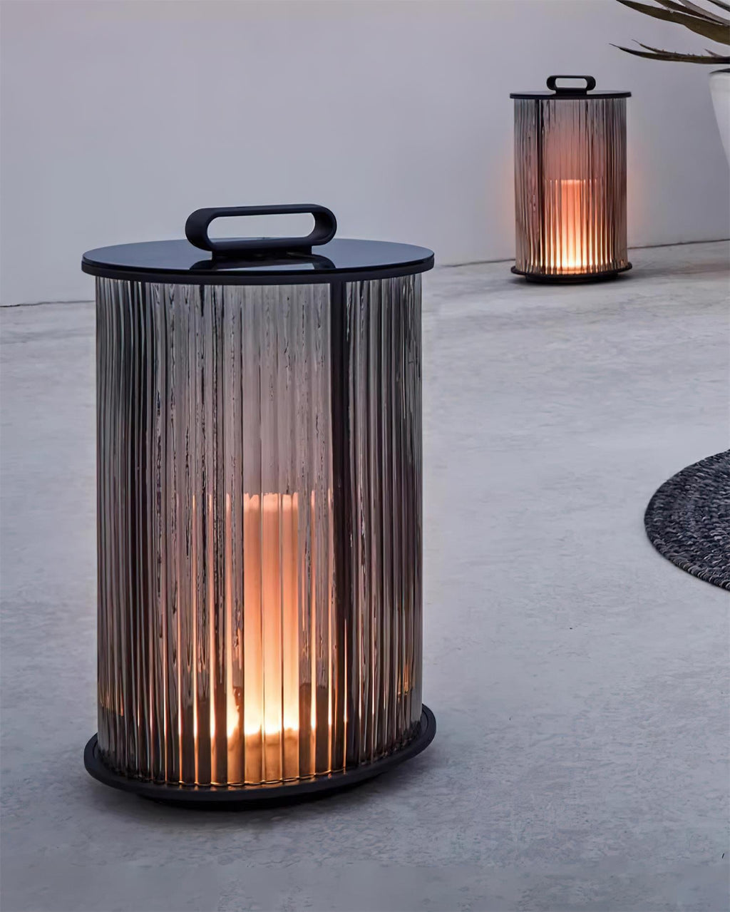 Greta Outdoor Lamp