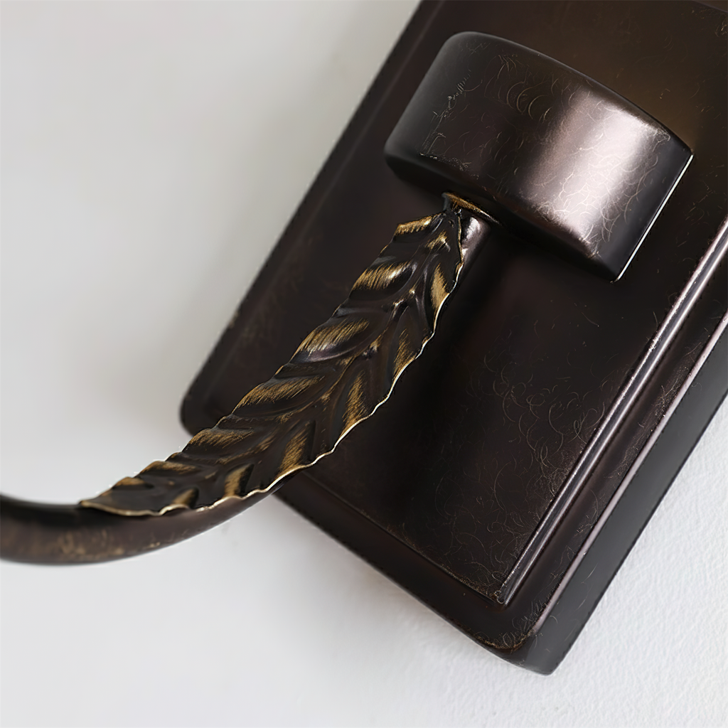 Grevola Wall Lamp
