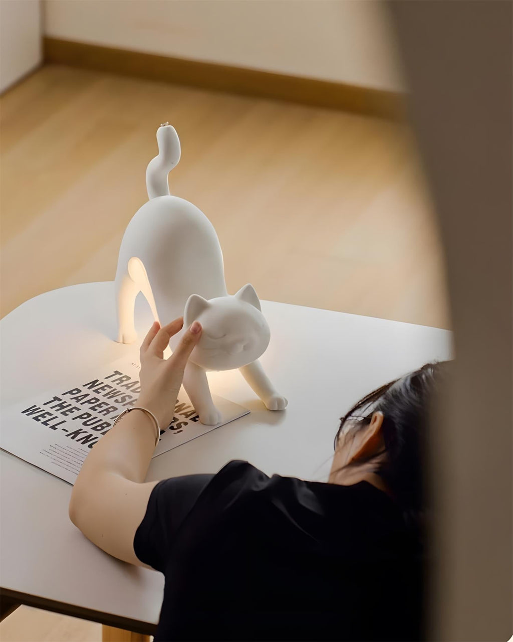 Hakimi Table Light