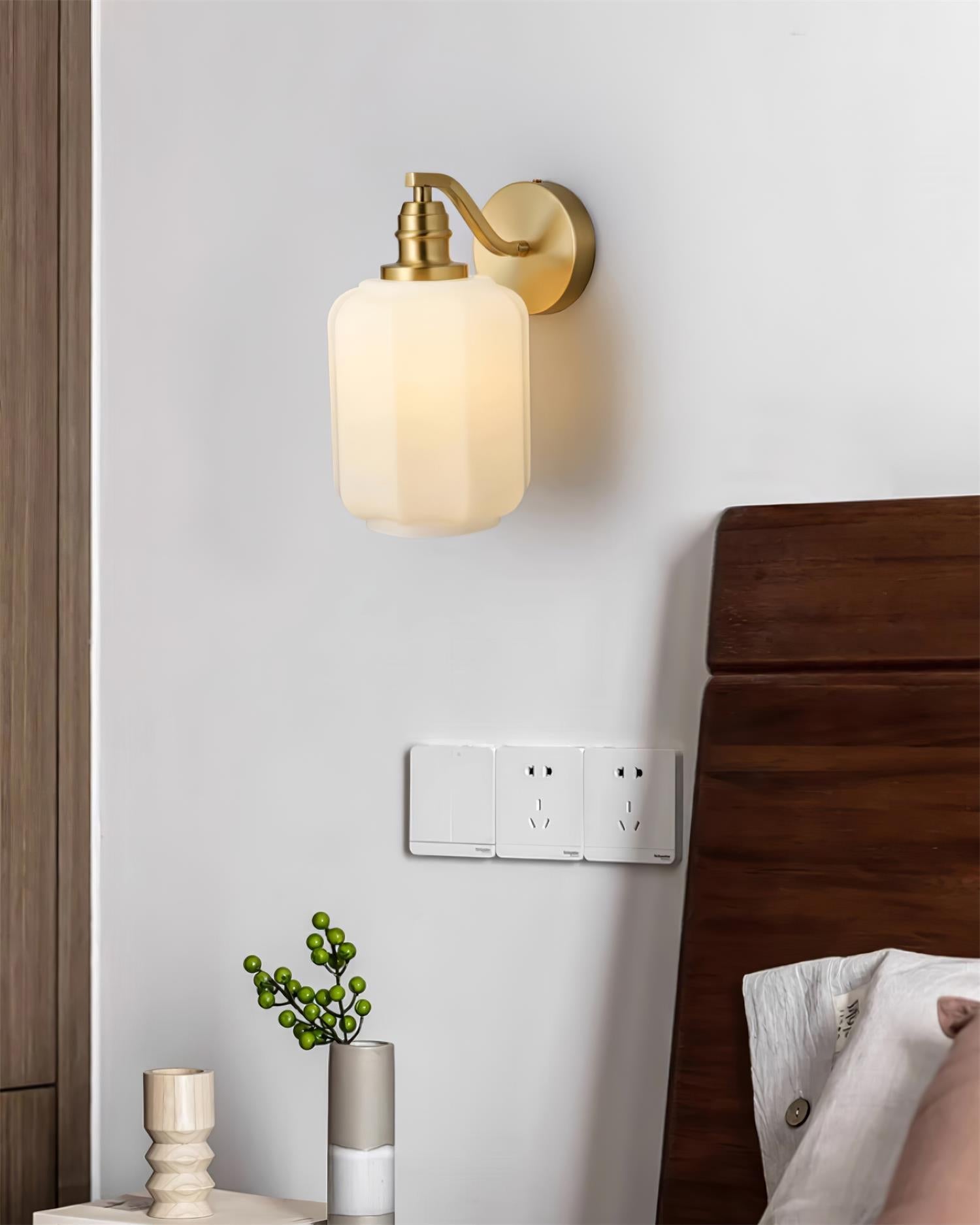 Henry Plug In Wall Lamp