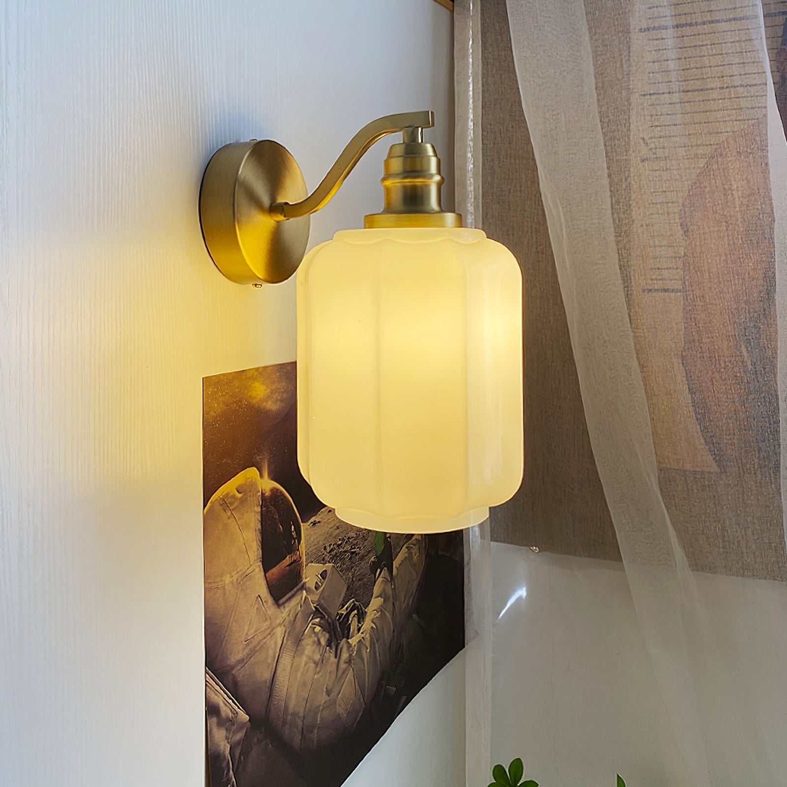 Henry Plug In Wall Lamp