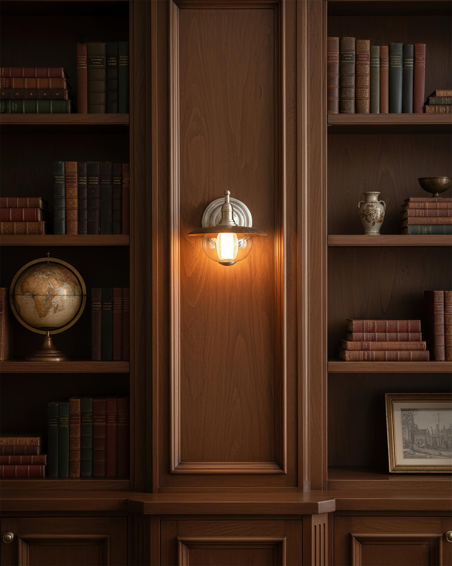 Keeper Wall Lamp