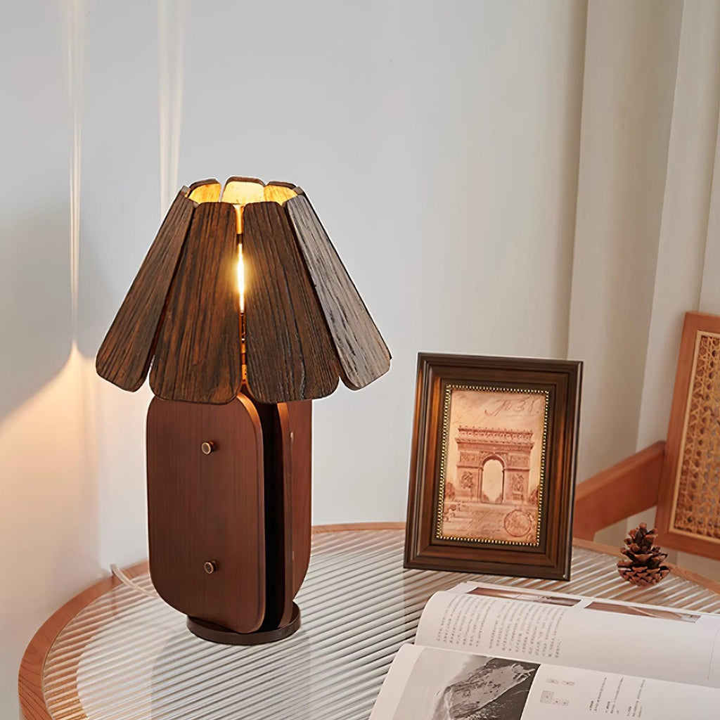 Kubec Table Lamp