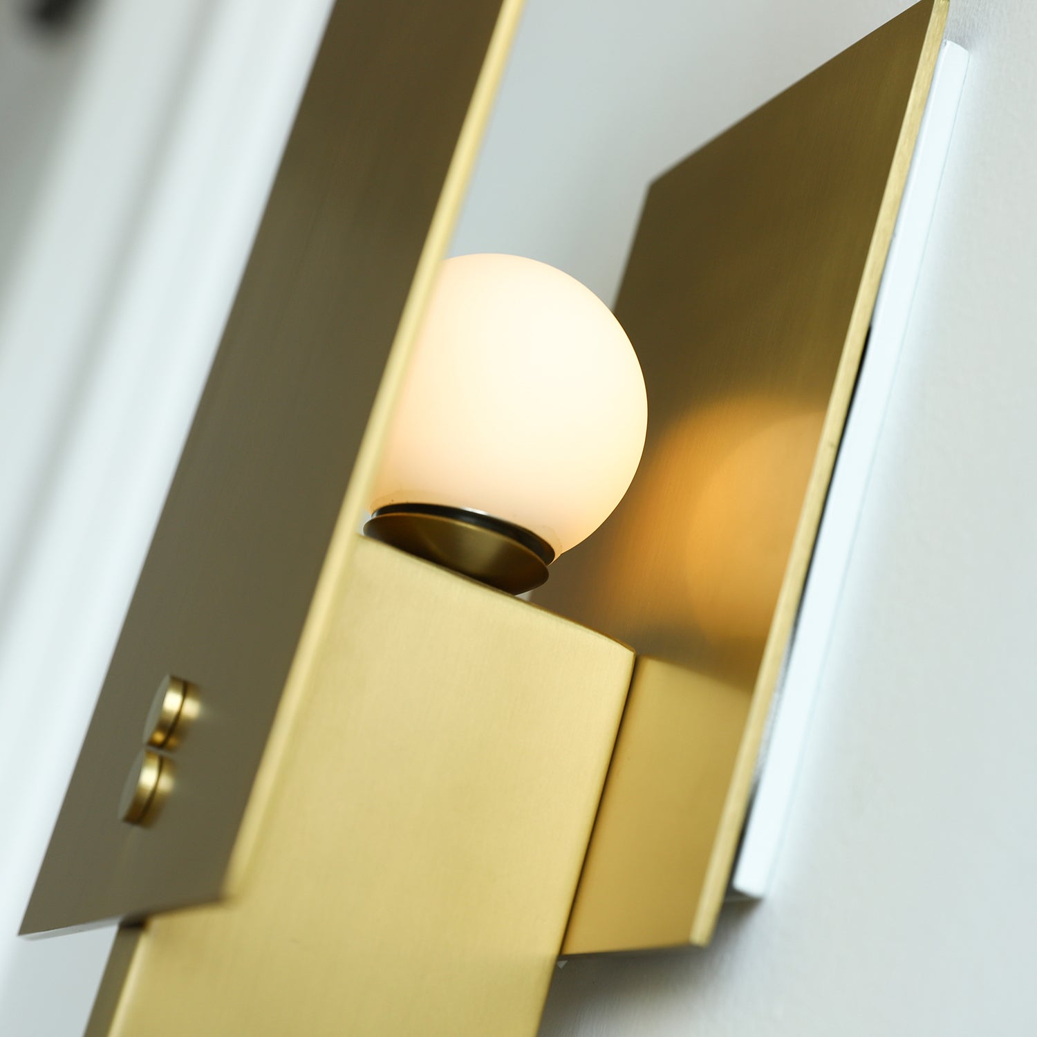Kyren Wall Lamp