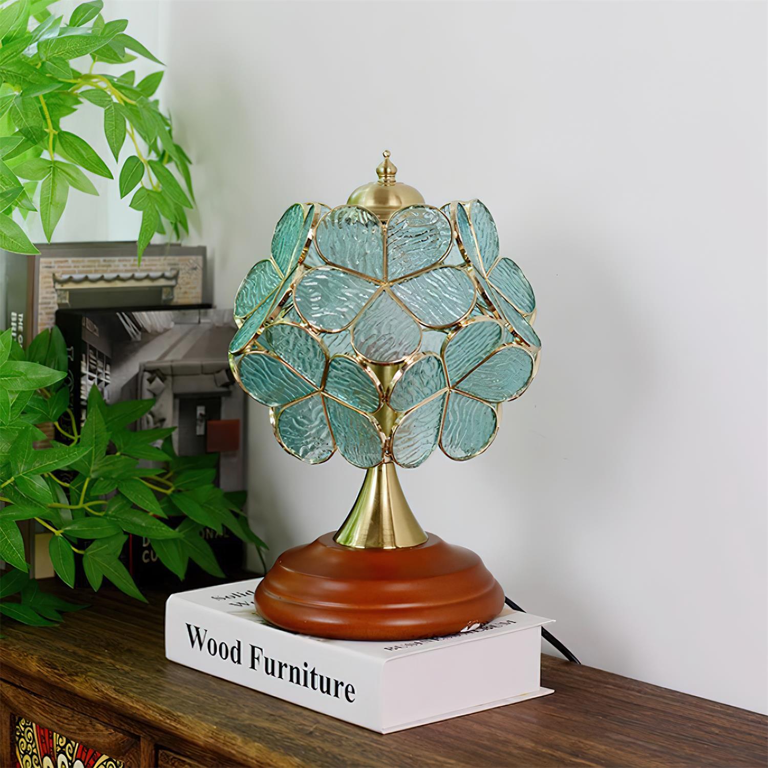 Lumi Tiffany Table Lamp