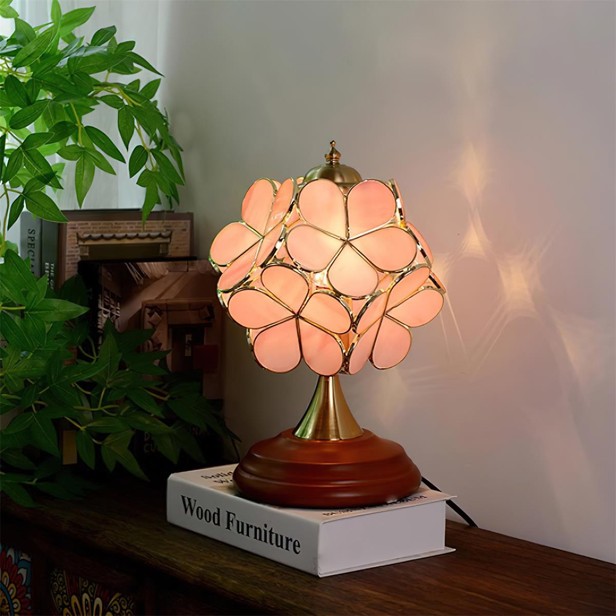 Lumi Tiffany Table Lamp