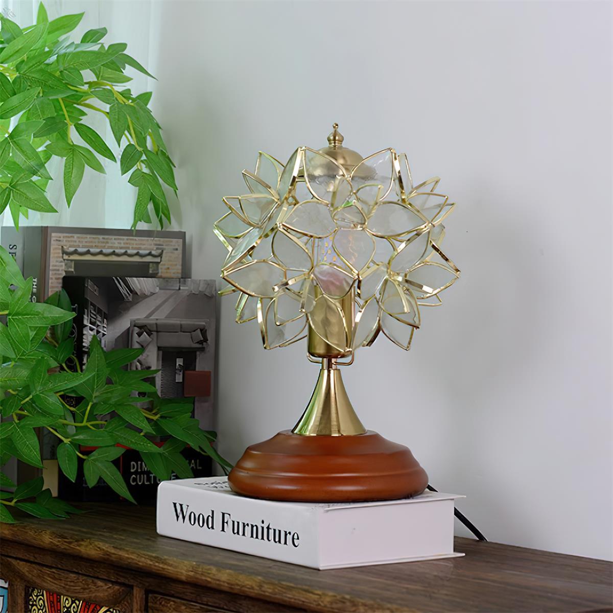 Lumi Tiffany Table Lamp