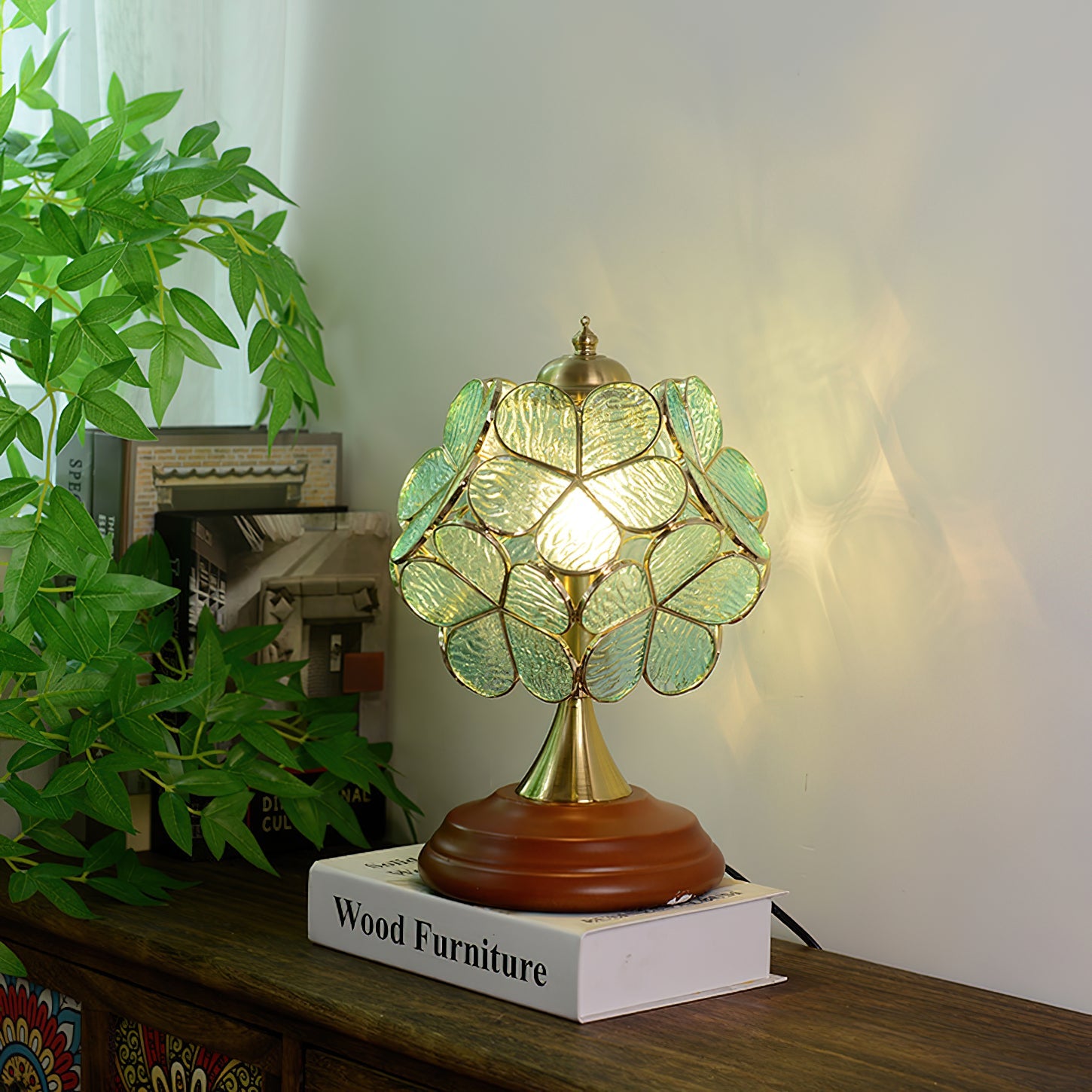 Lumi Tiffany Table Lamp