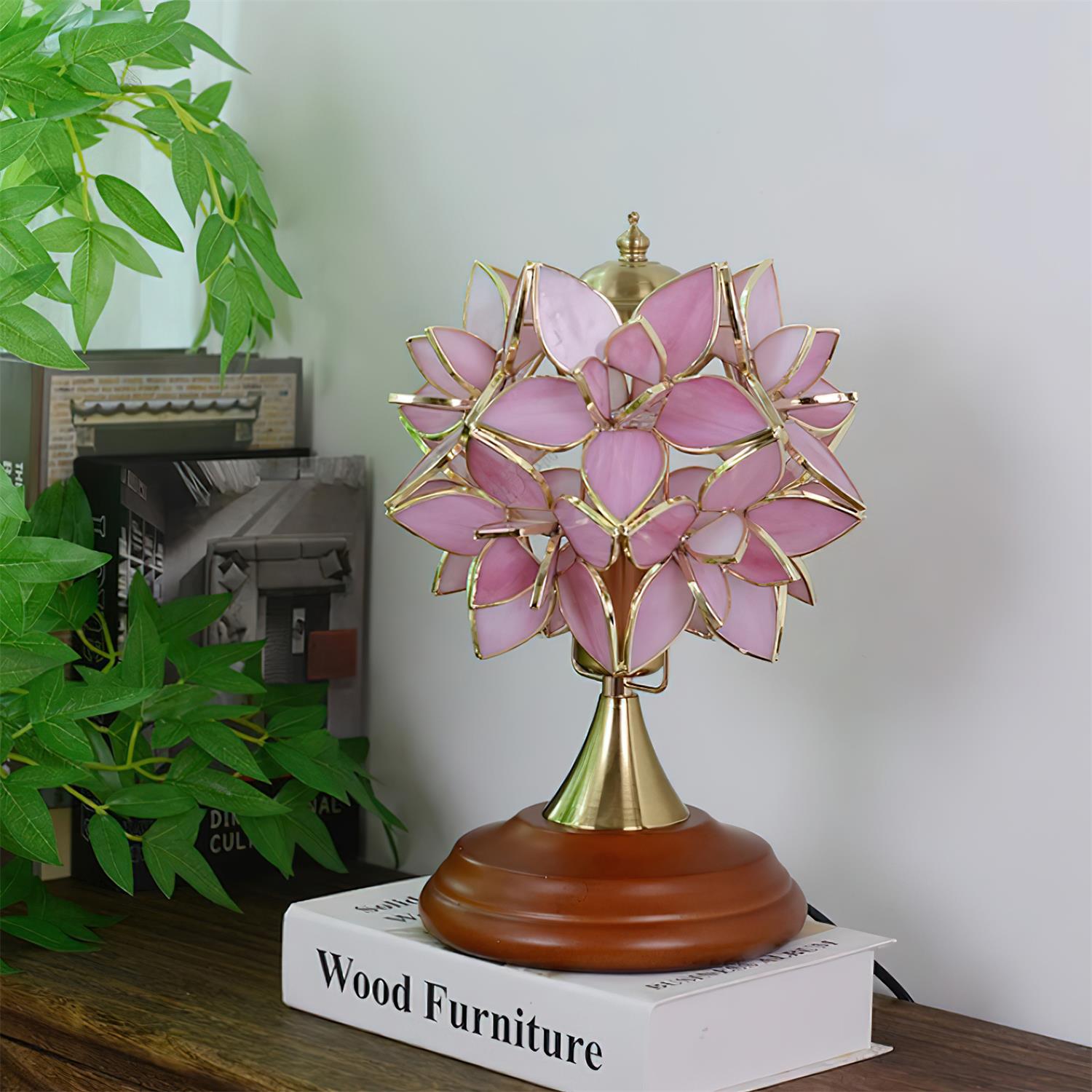 Lumi Tiffany Table Lamp
