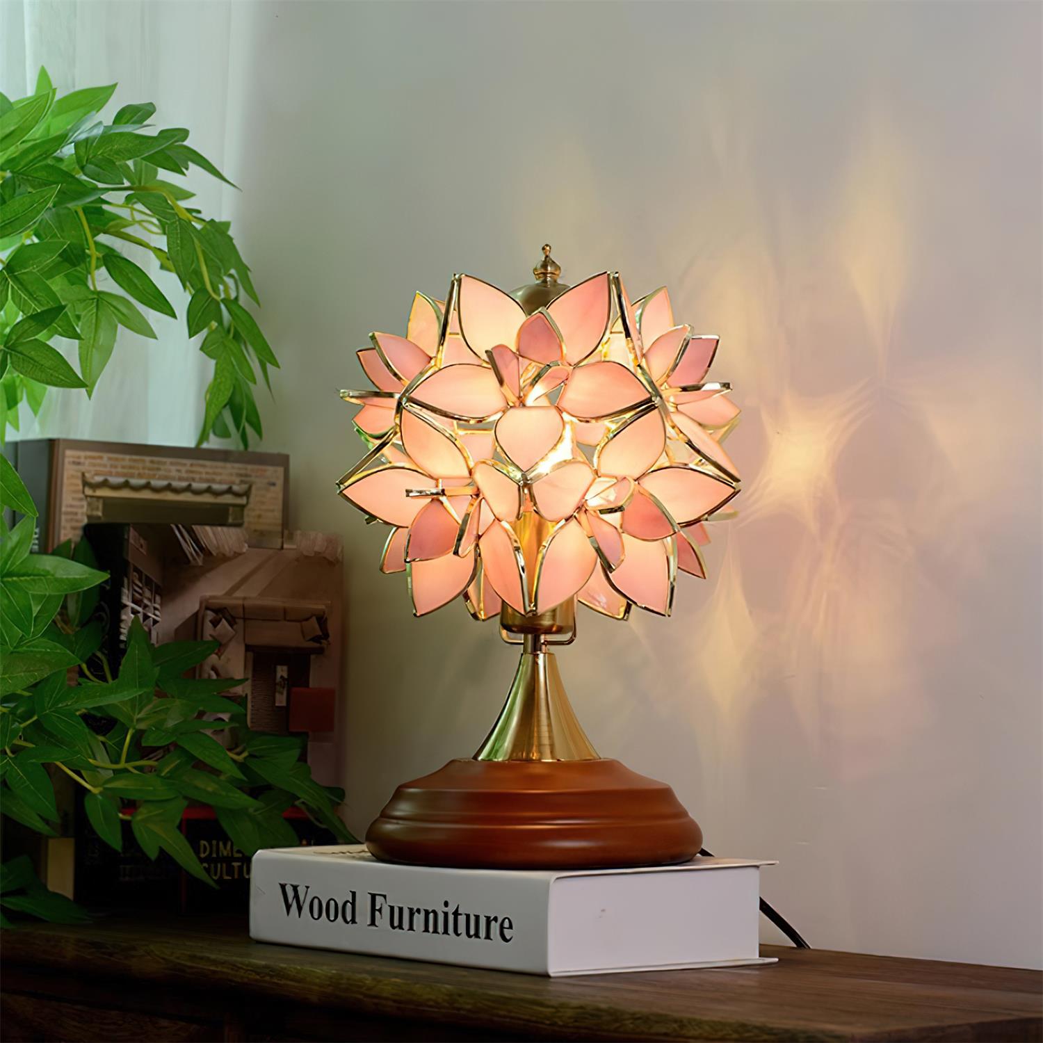 Lumi Tiffany Table Lamp
