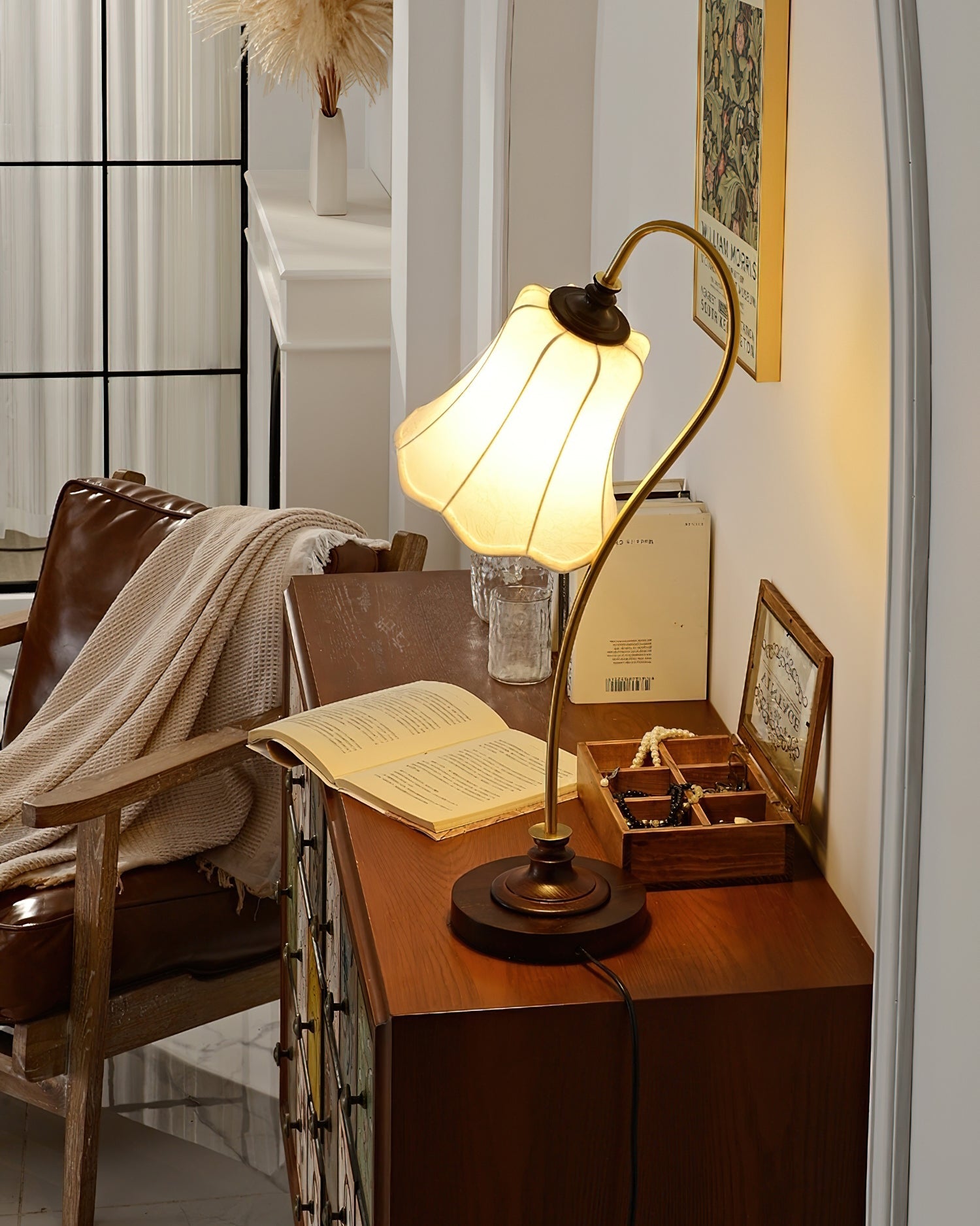 Magnolya Table Lamp