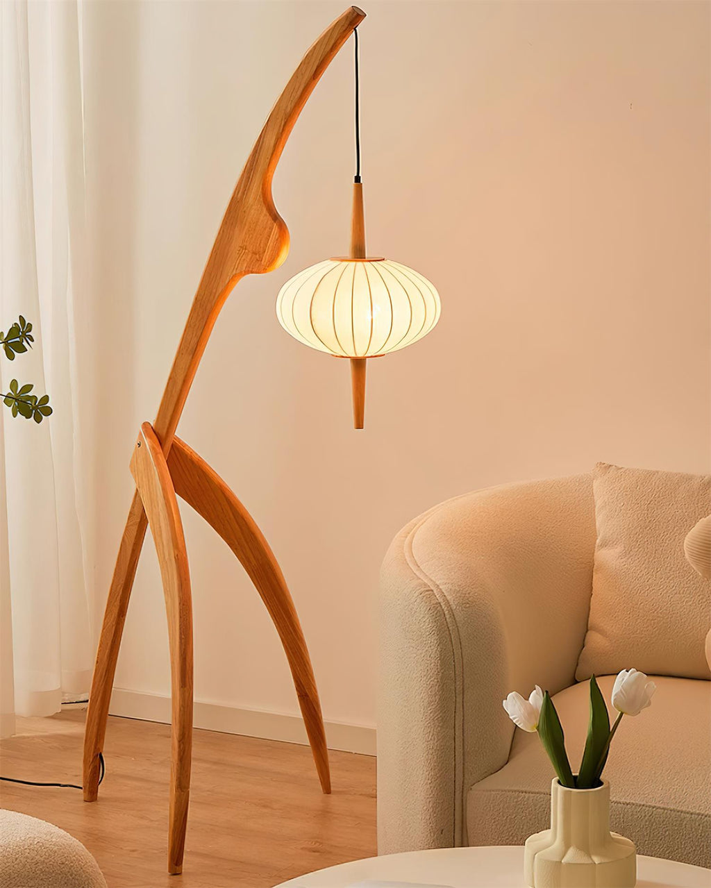 Mante Religieuse Floor Lamp