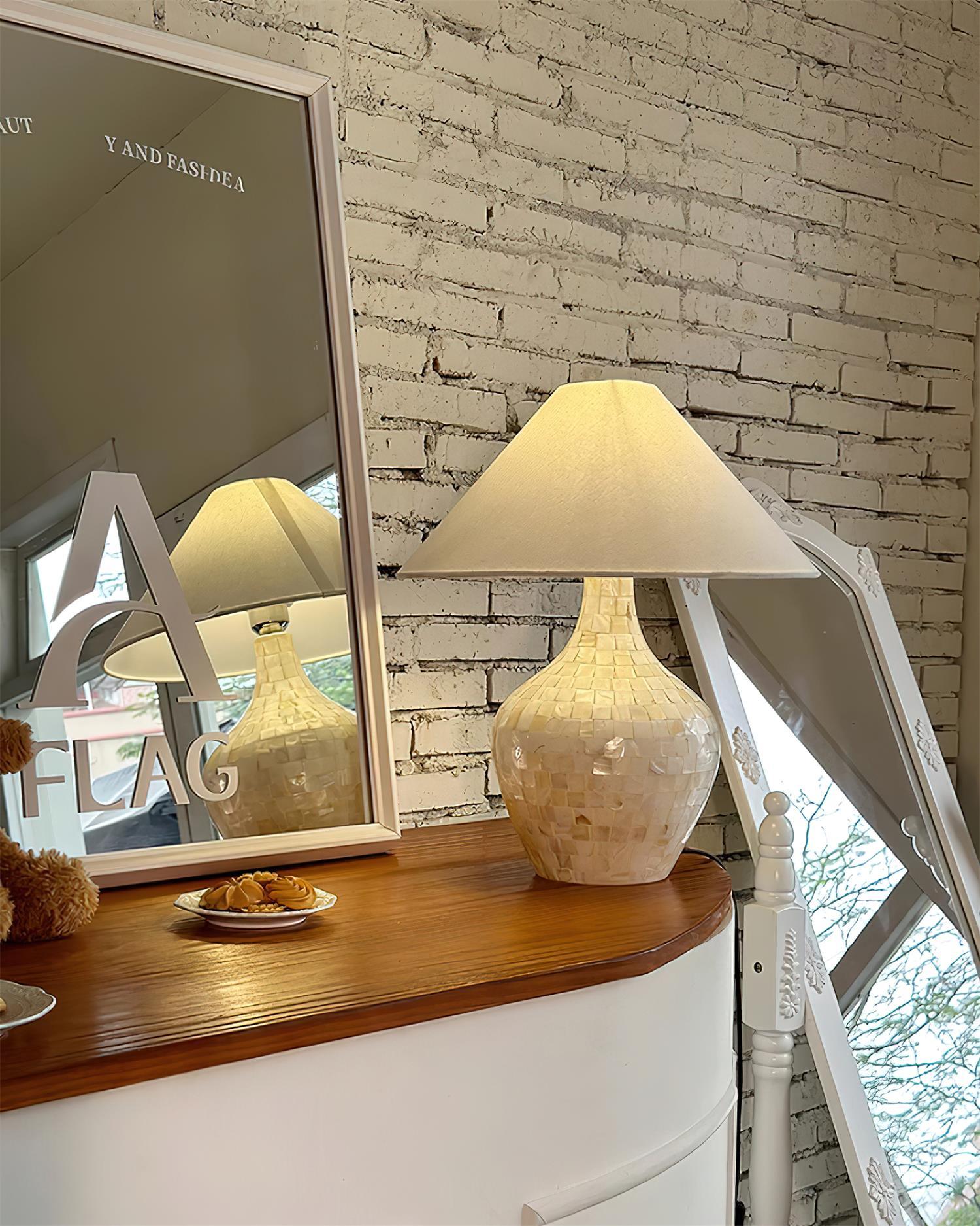Nikki Seashell Table Lamp
