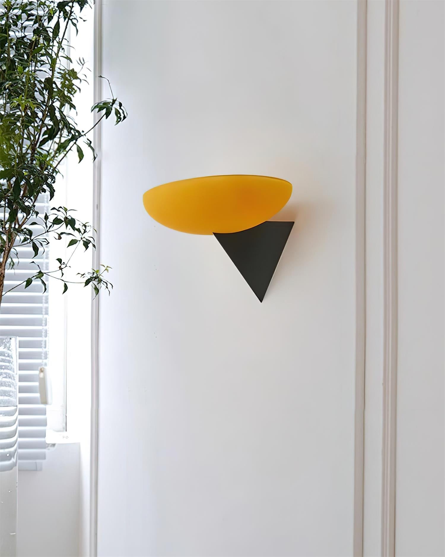 Novi Wall Lamp