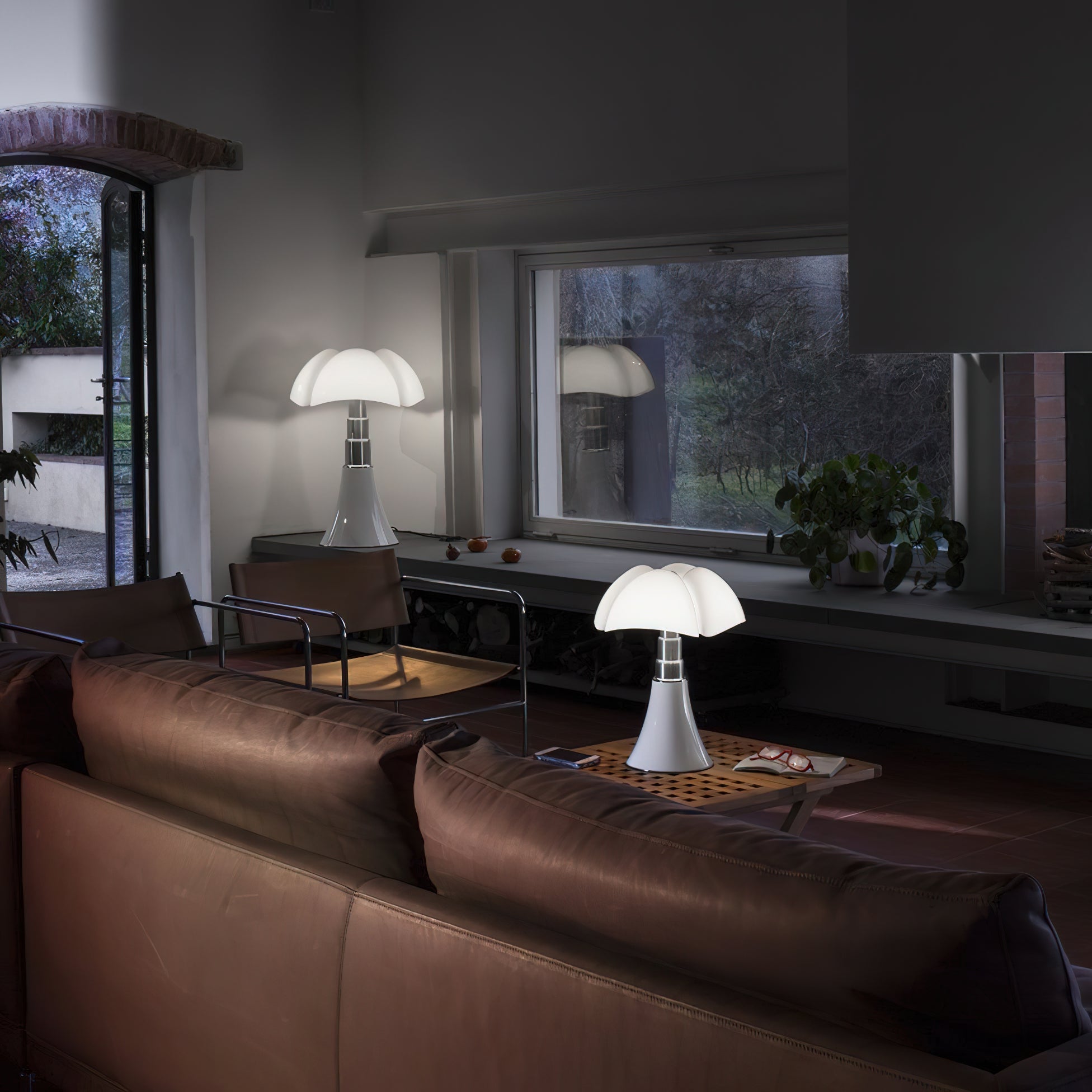 Petalica Table Lamp