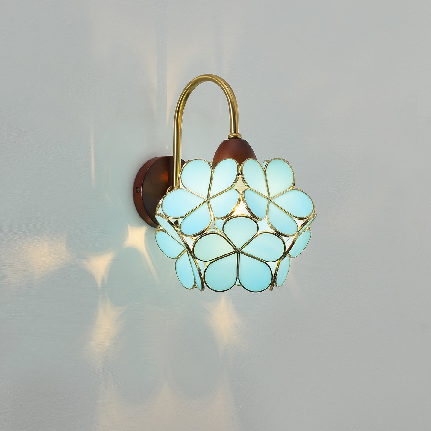 Petalora Wall Lamp
