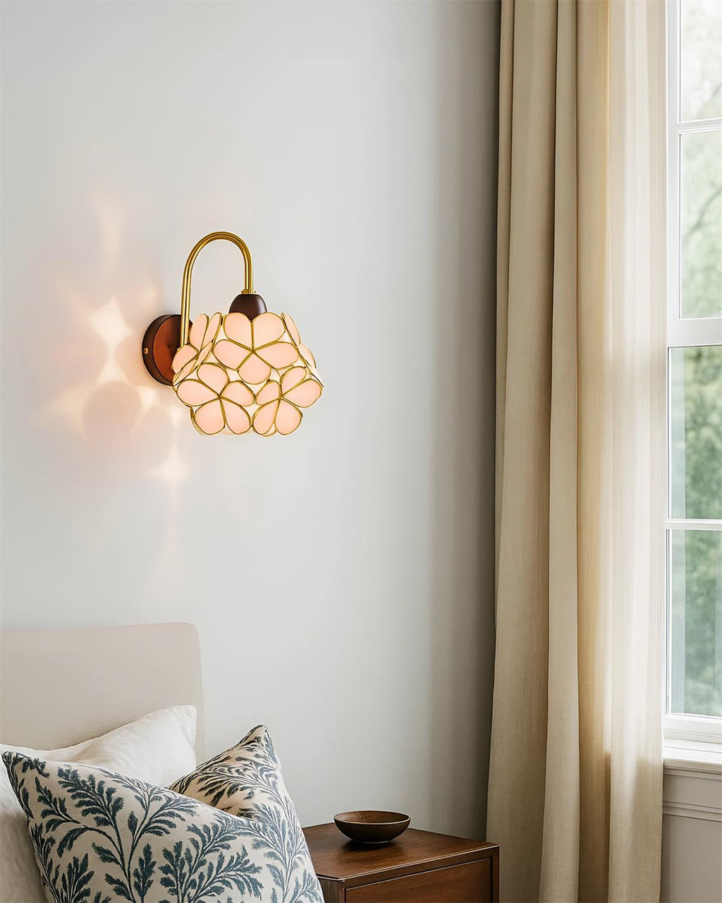Petalora Wall Lamp