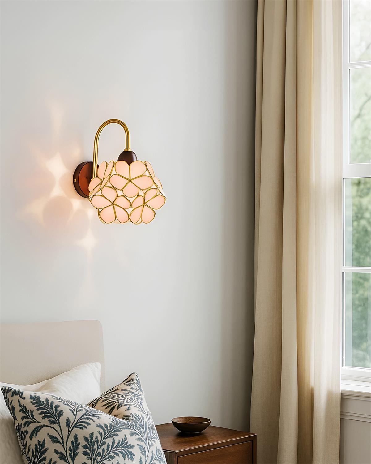 Petalora Wall Lamp