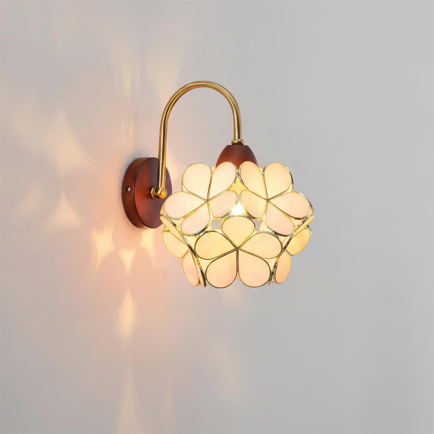 Petalora Wall Lamp