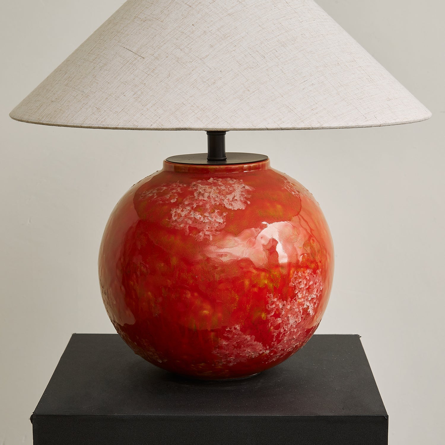 Red Droplet Round Table Lamp