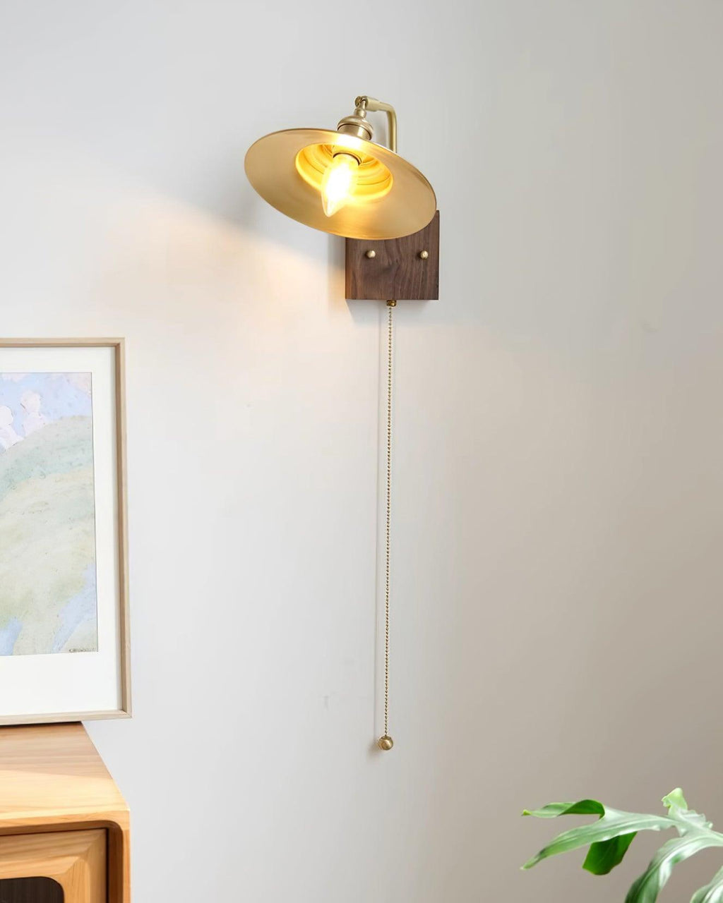 Runia Brass Wall Lamp